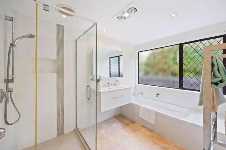 33 Voltaire Court Botany Downs_23