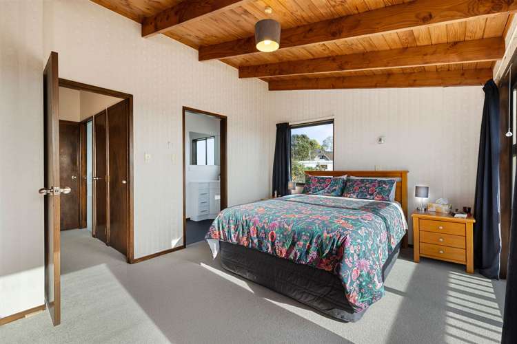 2/4 Danbury Drive Torbay_11