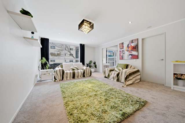 Prime CBD Apartment