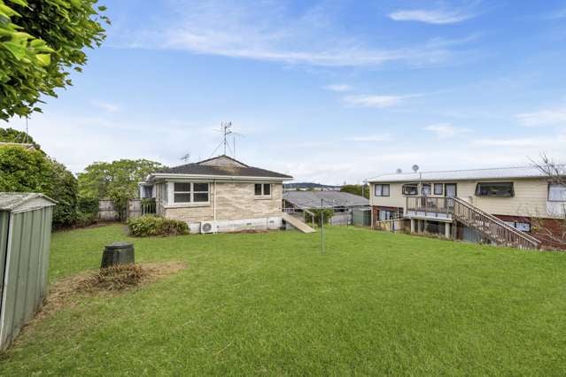 2/143 Gossamer Drive Pakuranga Heights_1