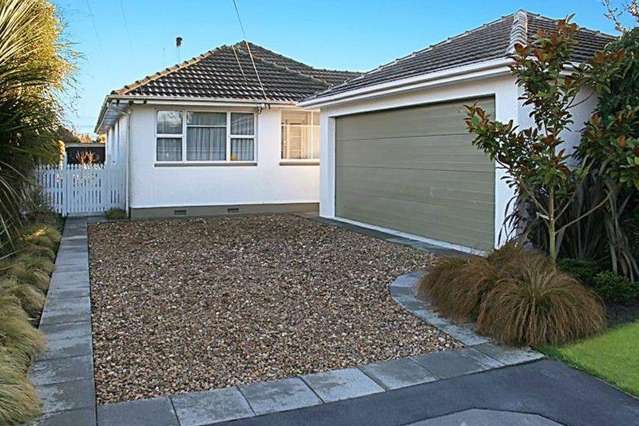 UPPER RICCARTON - STUDENT ACCOMODATION 2027 - 5 BEDROOMS, FULLY CONTAINED SLEEPOUT, 2 BATHROOMS