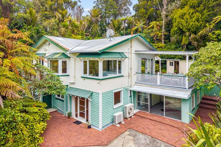 562 Scenic Drive Waiatarua_30