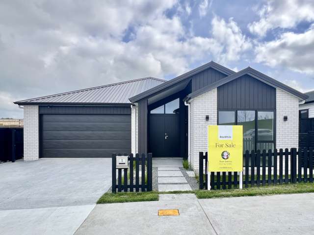 Parkside 5-Bedroom Elegance with Dual Kitchens