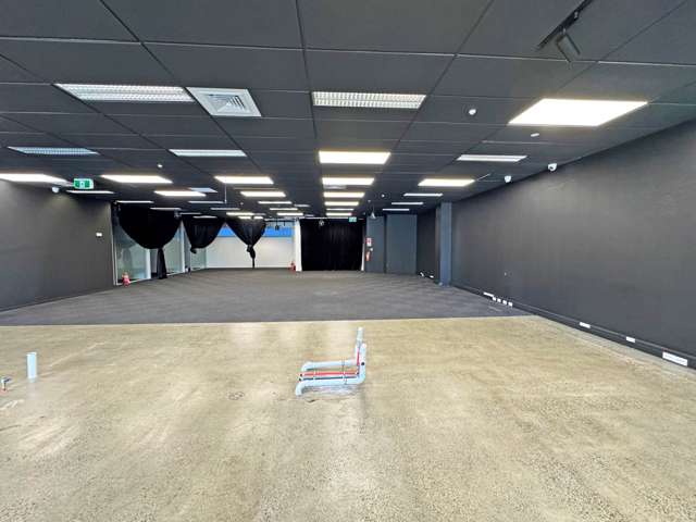 PRIME EXPOSURE GROUND FLOOR RETAIL ON CORINTHIAN