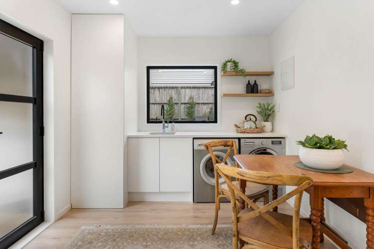 1/12 Surville Place Mairangi Bay_18