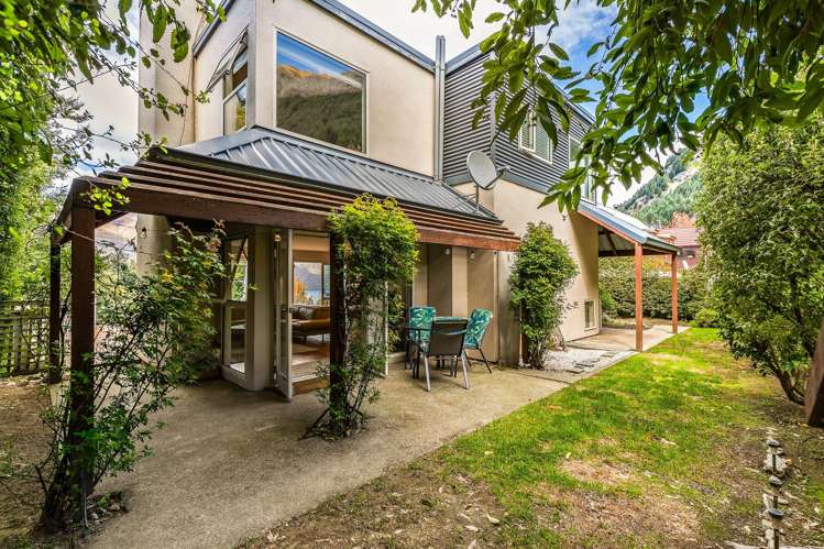 1 Arawata Terrace Fernhill/Sunshine Bay_28