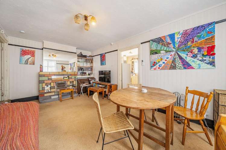 47 Riddlers Crescent Petone_2