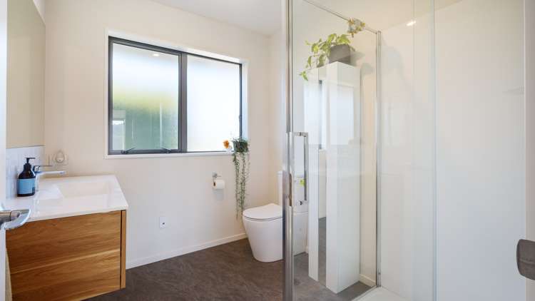 1 Fantail Avenue Amberley_16