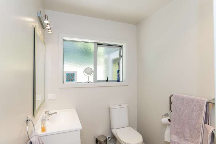 171 Beach Road Tokomaru Bay_11