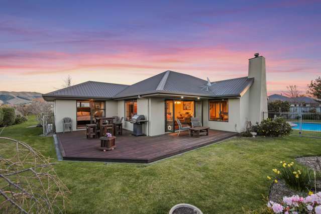 Lifestyle Living Close to Town
