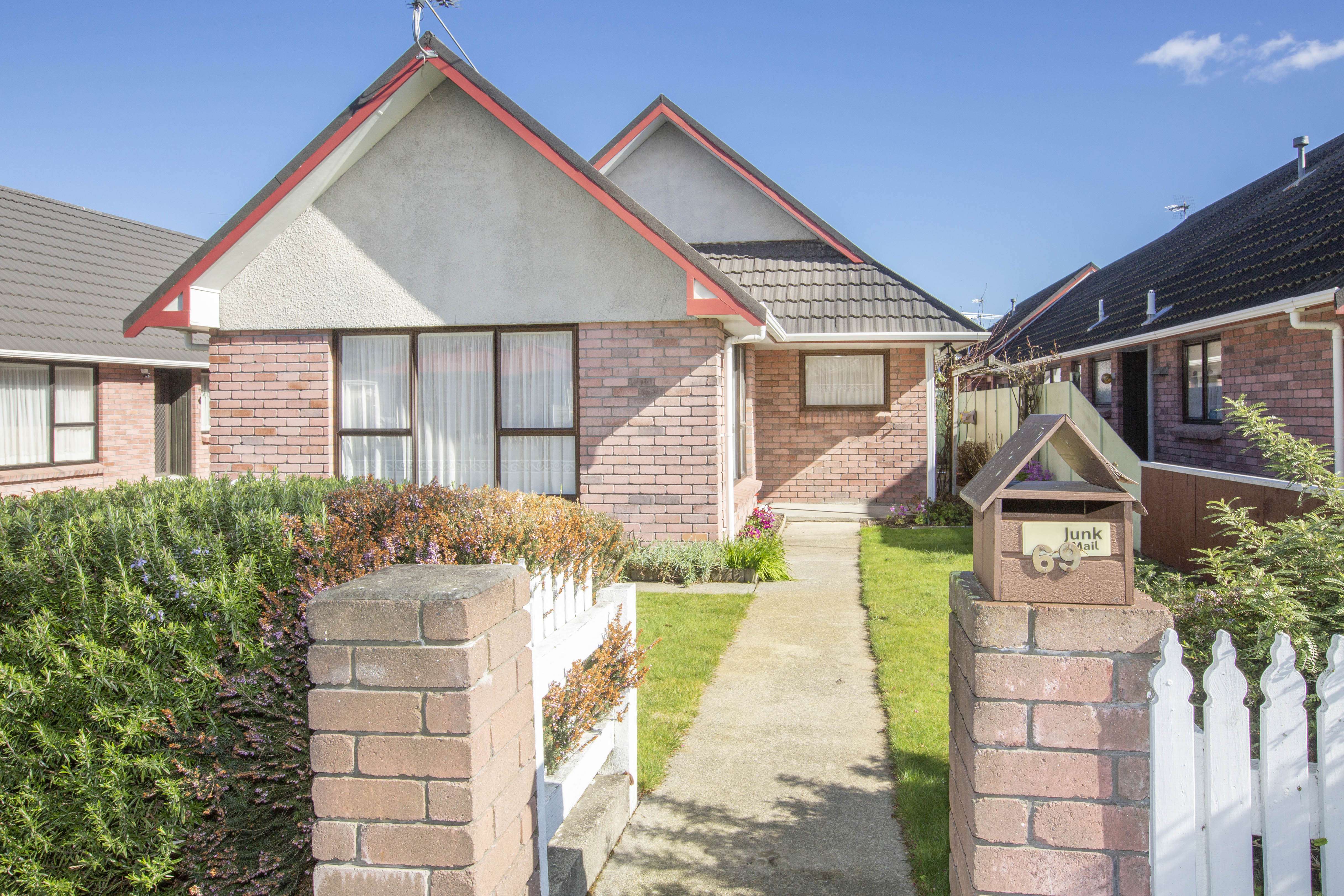 69 Gibbons Street Ebdentown Upper Hutt City Houses for Sale One