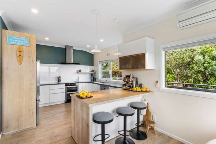 286 Whangaparaoa Road Red Beach_6