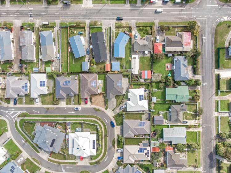 13 Henrietta Maxwell Grove Wainuiomata_24