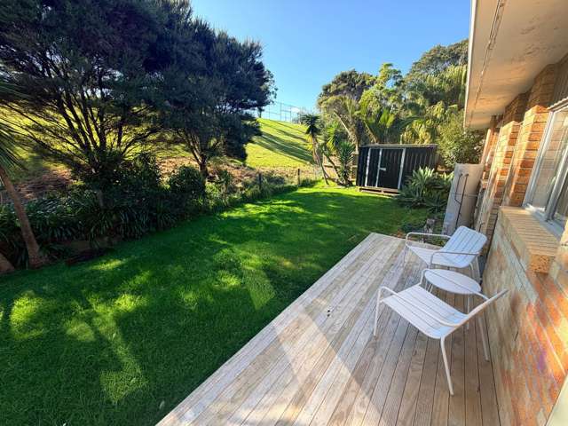 ***Renovated 2 Bedroom Unit with Large Outdoor Area in Birkdale***