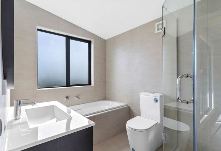 2/64 Pupuke Road Hillcrest_4