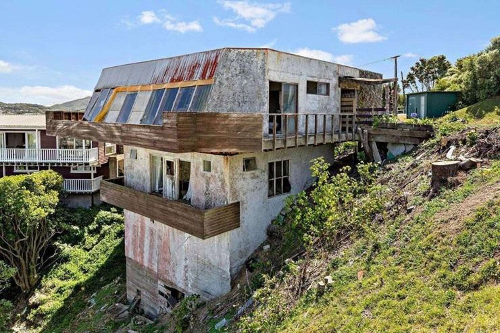 Urgent sale of 'dangerous' dump with million-dollar views