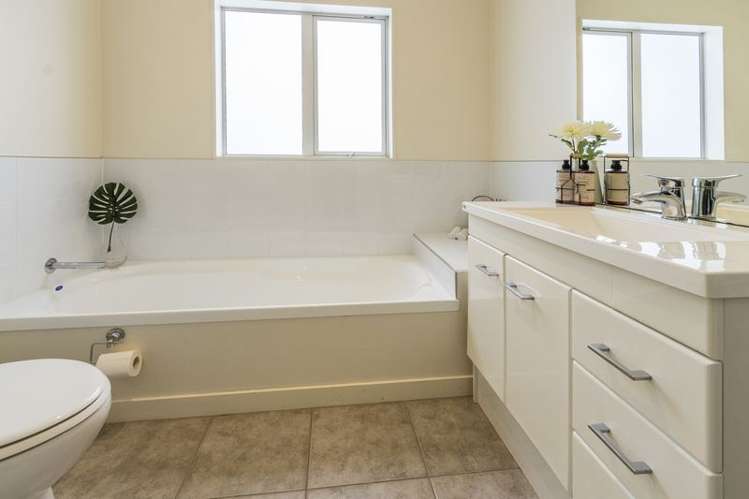 18 Dusky Crescent Aotea_10