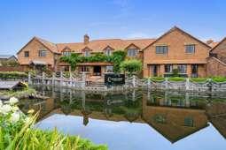 Coastal hotel buoyed by tourism’s rising tide