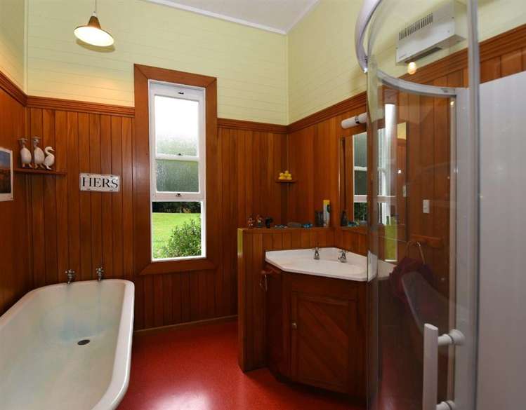 2072 Lake Ferry Road Pirinoa_18