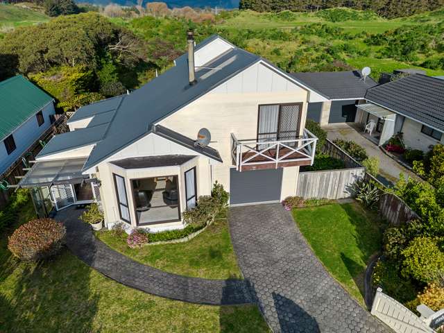 36 Simcox Street Otaki Beach_2