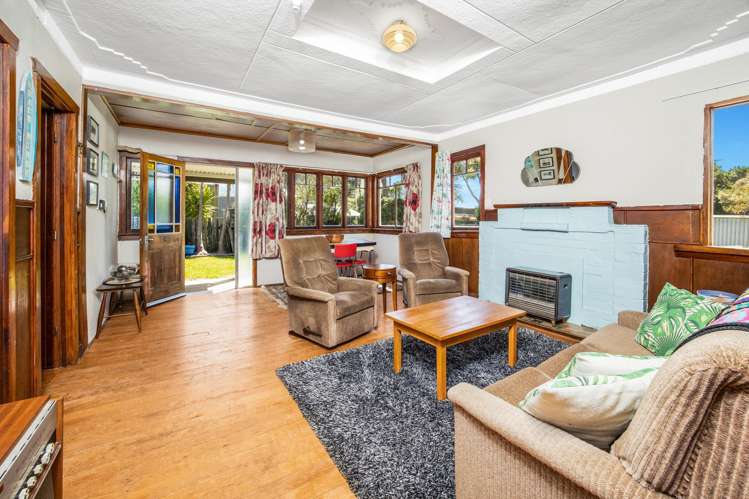 9 Muri Street Aramoana_11