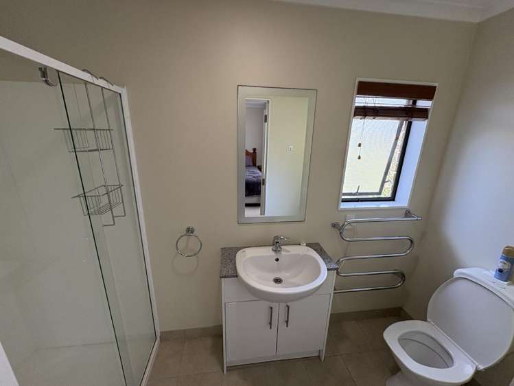 14 Roderick Place 11614_13