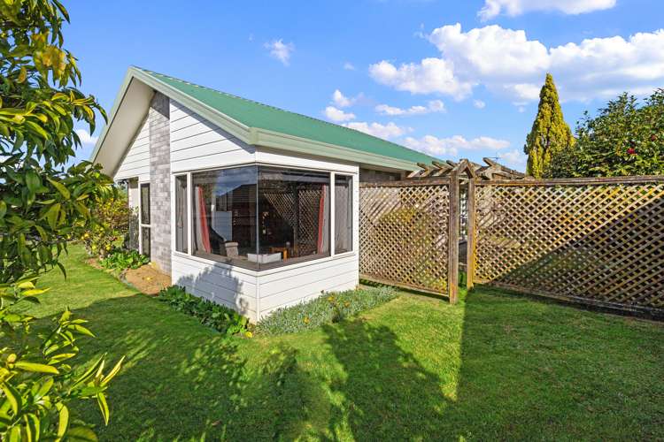 64 Sunnyhills Avenue Glenview_16