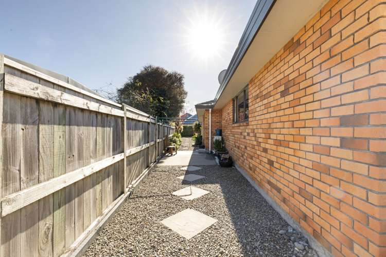 6 Liberty Grove Kelvin Grove_30