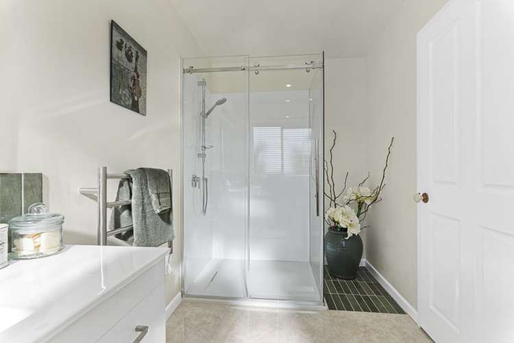 3 Waiwera Place Merrilands_12