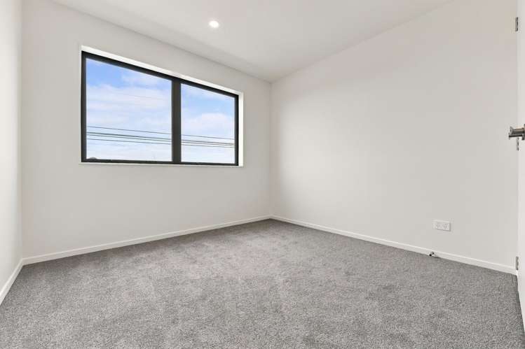 Units 1-3/48 Roberts Road Te Atatu South_12