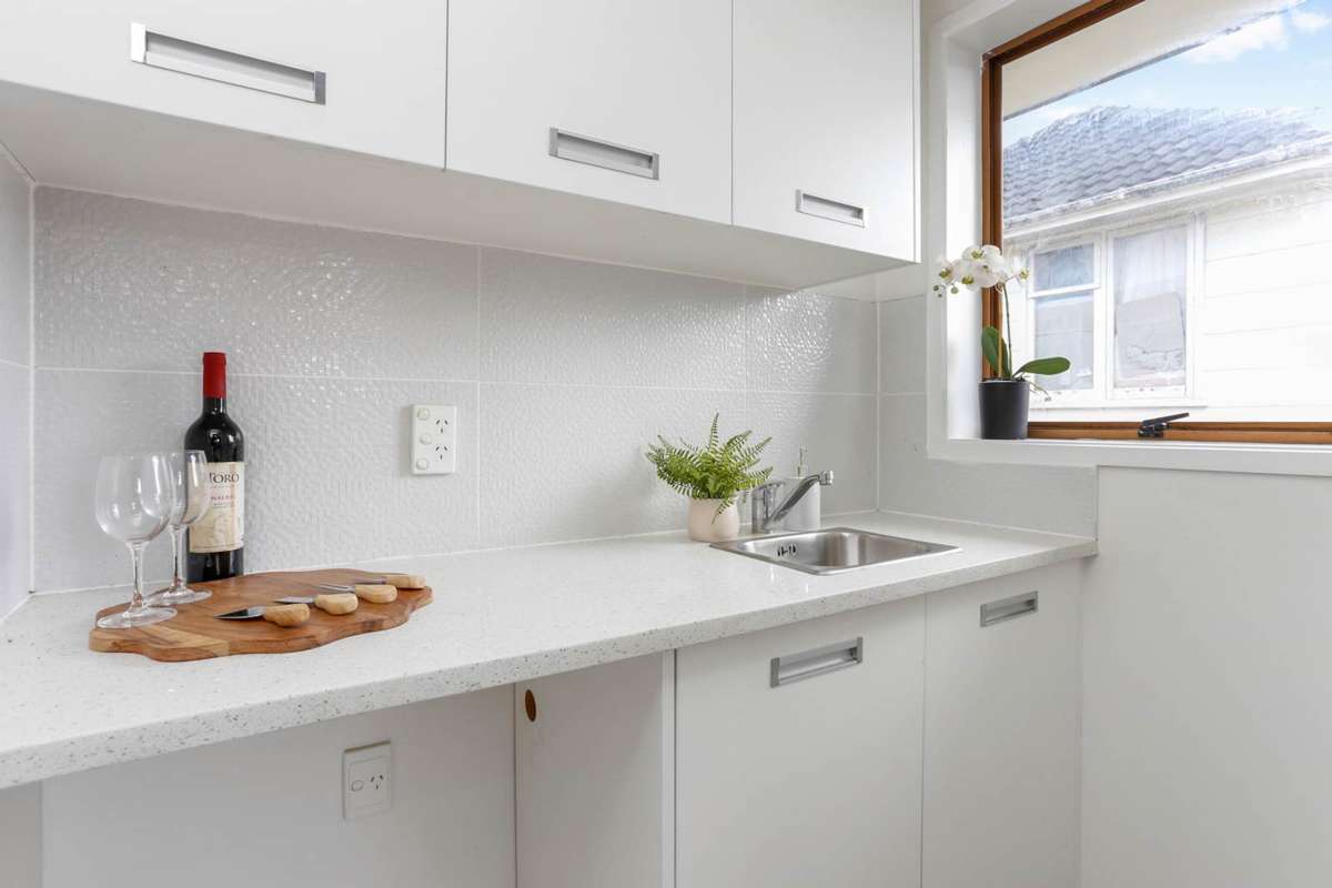 207C Hendon Avenue_4