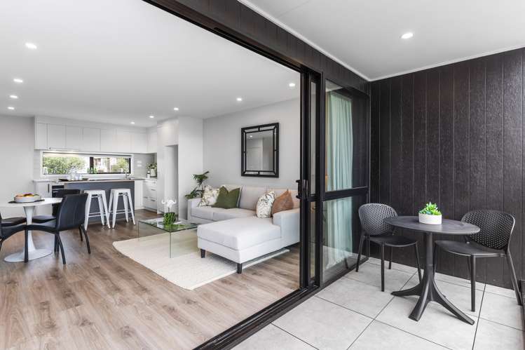 2/8 Chivalry Road Glenfield_5