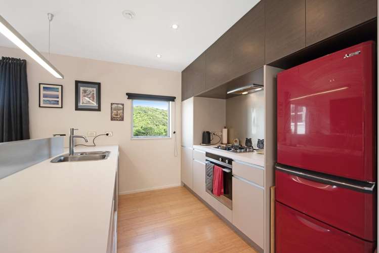 35 Saddleback Grove Karori_14