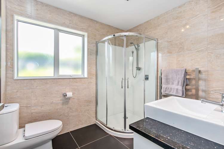 3 Defender Crescent Beachlands_13