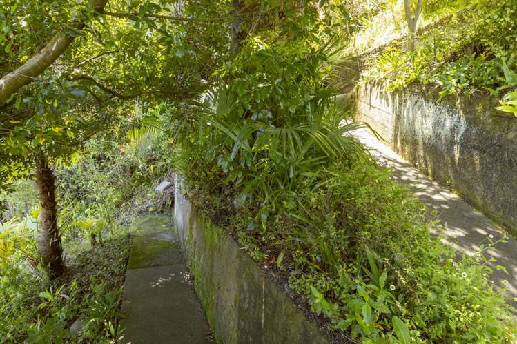 1/202 Lake Terrace Waipahihi_23