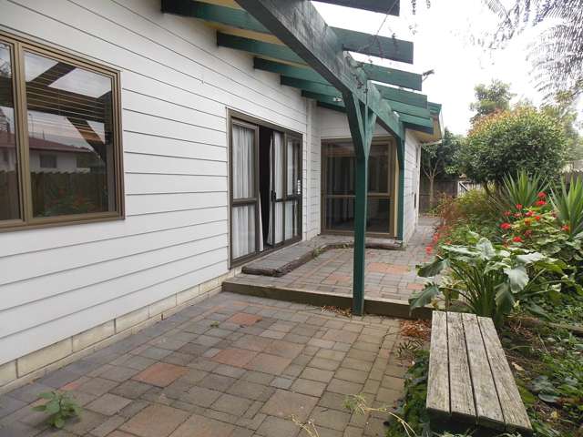 2/61 Clevedon Road Papakura_4