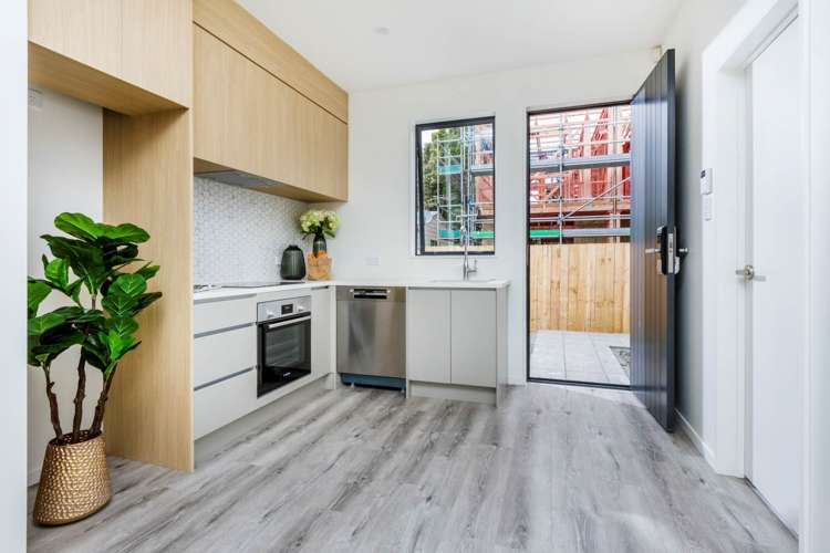 8/10 Arney Road Ranui_11