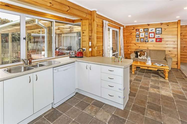 37 Muirfield Street Wattle Downs_13