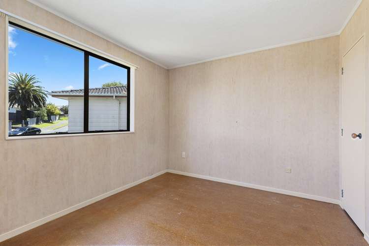 16 Penguin Grove Waitangirua_7