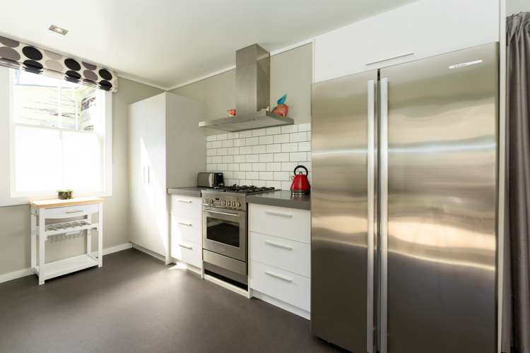 25 Riddlers Crescent Petone_6