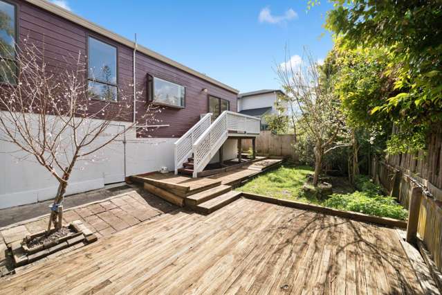 2/57 Moore Street Hillcrest_2