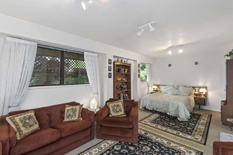 2/15 Billabong Place Botany Downs_12