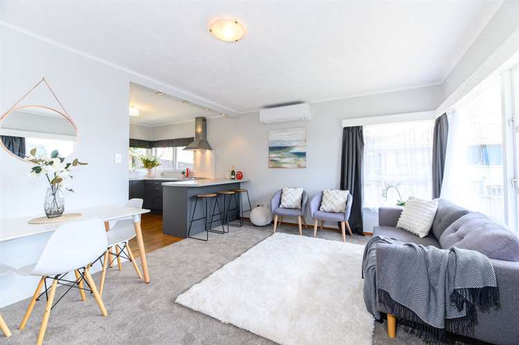2/11 Lenihan Street Northcote_1