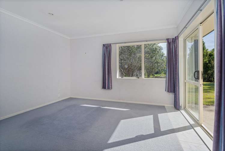 33 Hawk Hill Crescent Cooks Beach_16