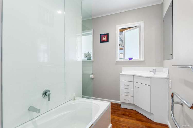 53 Golf Road New Lynn_11