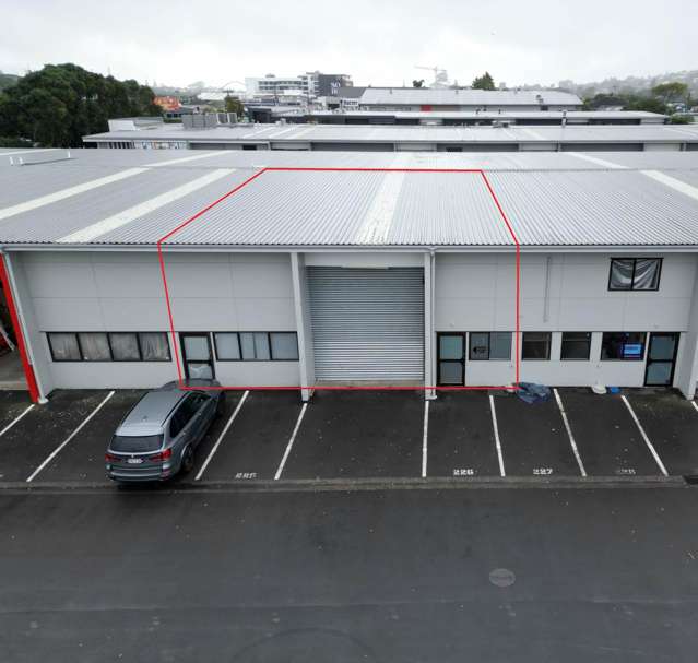 245M² WAREHOUSE - MT ROSKILL