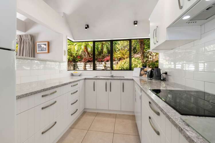 2/97 Beach Road Castor Bay_8