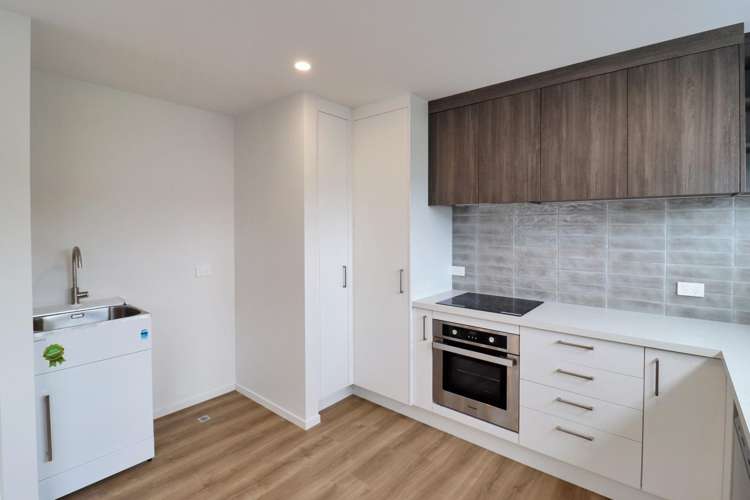 B/137 Whites Line East 1369_7