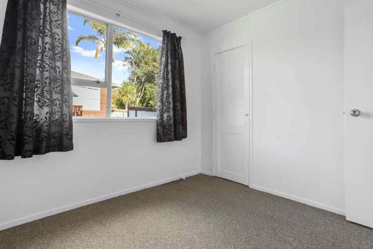 11 Castlewood Grove Blockhouse Bay_8