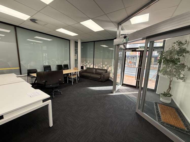 Shop 4, 110 Devonport Road Tauranga_2